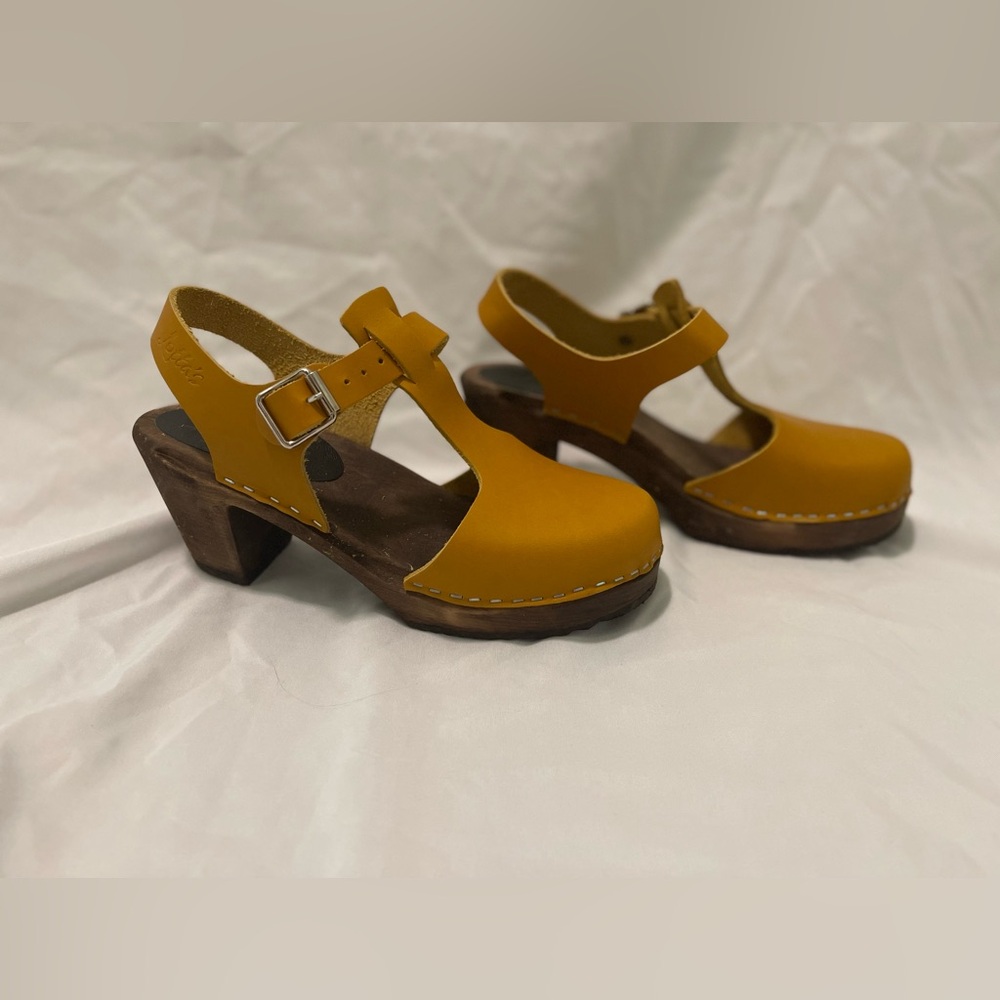 Lotta from Stockholm Mustard Clogs
